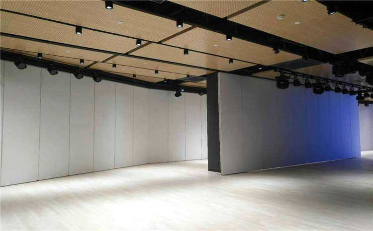 新疆楓樺木體育木地板施工工藝