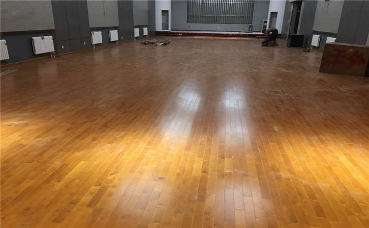 楓木體育運(yùn)動(dòng)地板維修