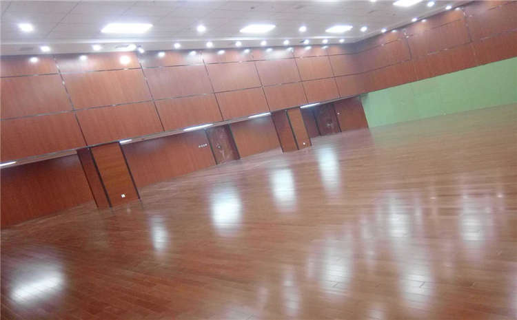 北京楓樺木體育場地板哪個(gè)公司好