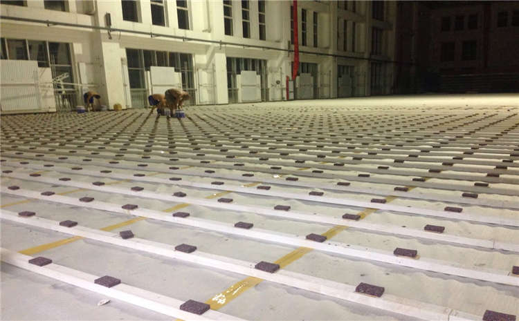 俄勒岡松羽毛球館木地板怎么翻新？