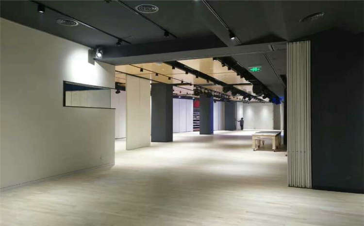 拼裝風雨操場實木地板施工技術